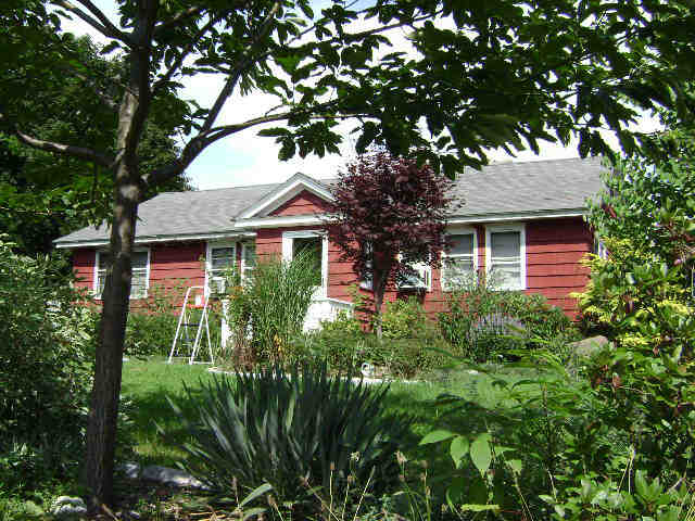 Building photograph for 15 NONNEWAUG RD